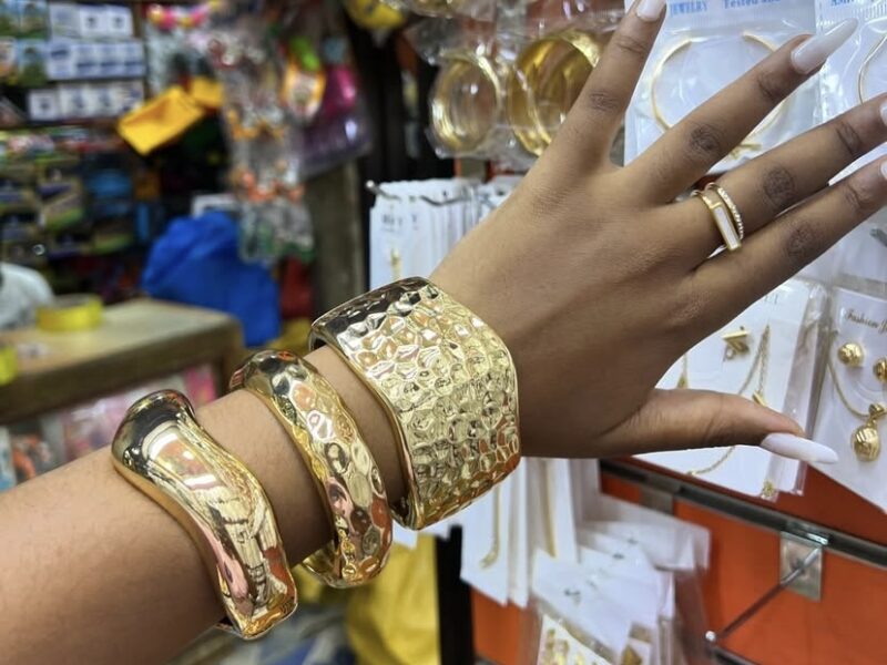 Natoa huduma ya kukuletea na kukutafutia biadhaa yoyote kutoka kariakoo kwa bei ya unafuu na kwa uaminifi na usalama wa bidhaa yako wenye kiwango cha juu, kwa gharama ya sh 15000/=